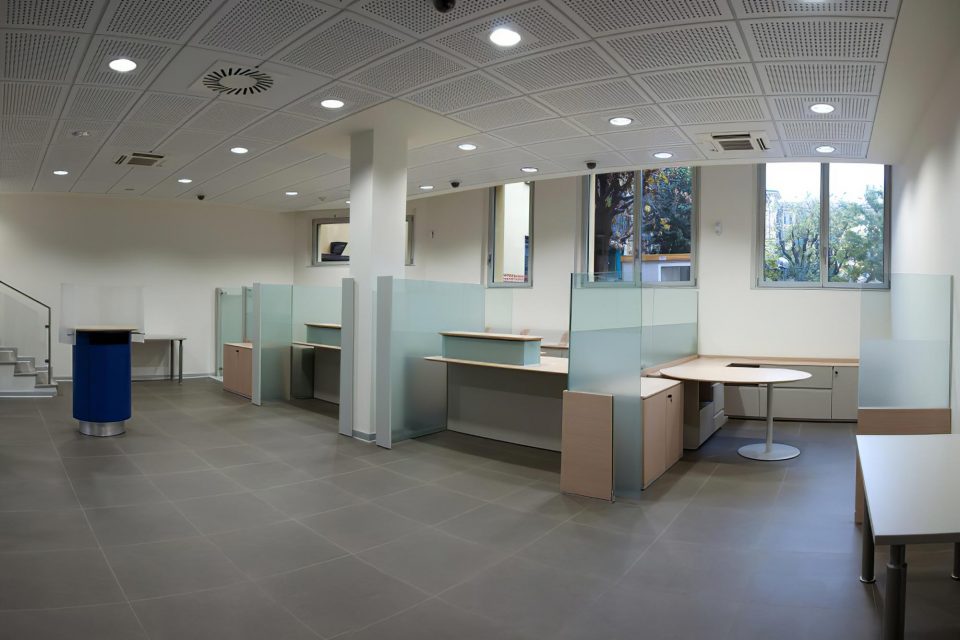 retail, uffici e infrastrutture - progetto banca masia, interni